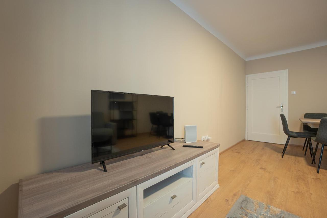 A 2-Bedroom Apartment With A King-Size Bed And A Balcony Is Located Just A 15-Minute Walk From Stephansplatz. Wien Exterior foto
