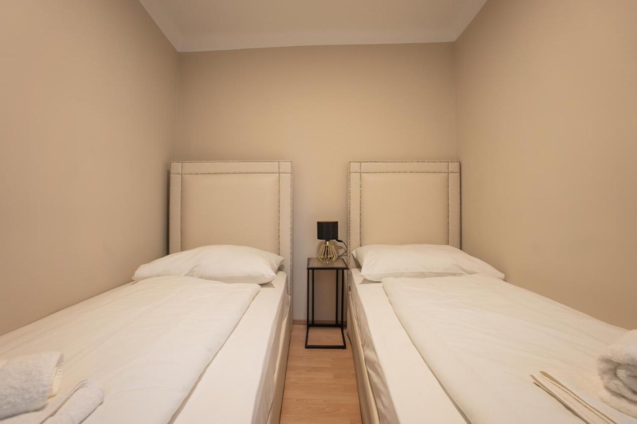 A 2-Bedroom Apartment With A King-Size Bed And A Balcony Is Located Just A 15-Minute Walk From Stephansplatz. Wien Exterior foto