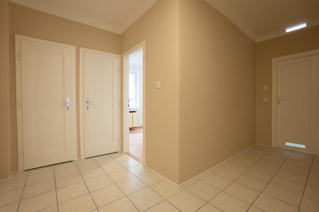 A 2-Bedroom Apartment With A King-Size Bed And A Balcony Is Located Just A 15-Minute Walk From Stephansplatz. Wien Exterior foto