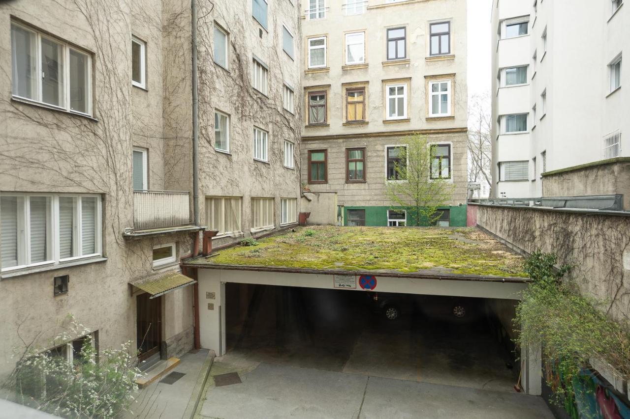A 2-Bedroom Apartment With A King-Size Bed And A Balcony Is Located Just A 15-Minute Walk From Stephansplatz. Wien Exterior foto